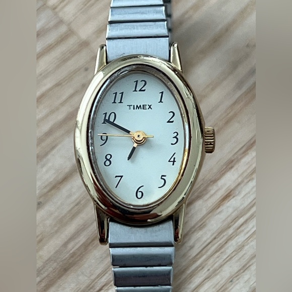 Timex Vintage Ladies Watch Gold-Tone Case Matte Stainless Bracelet White Dial main image 10